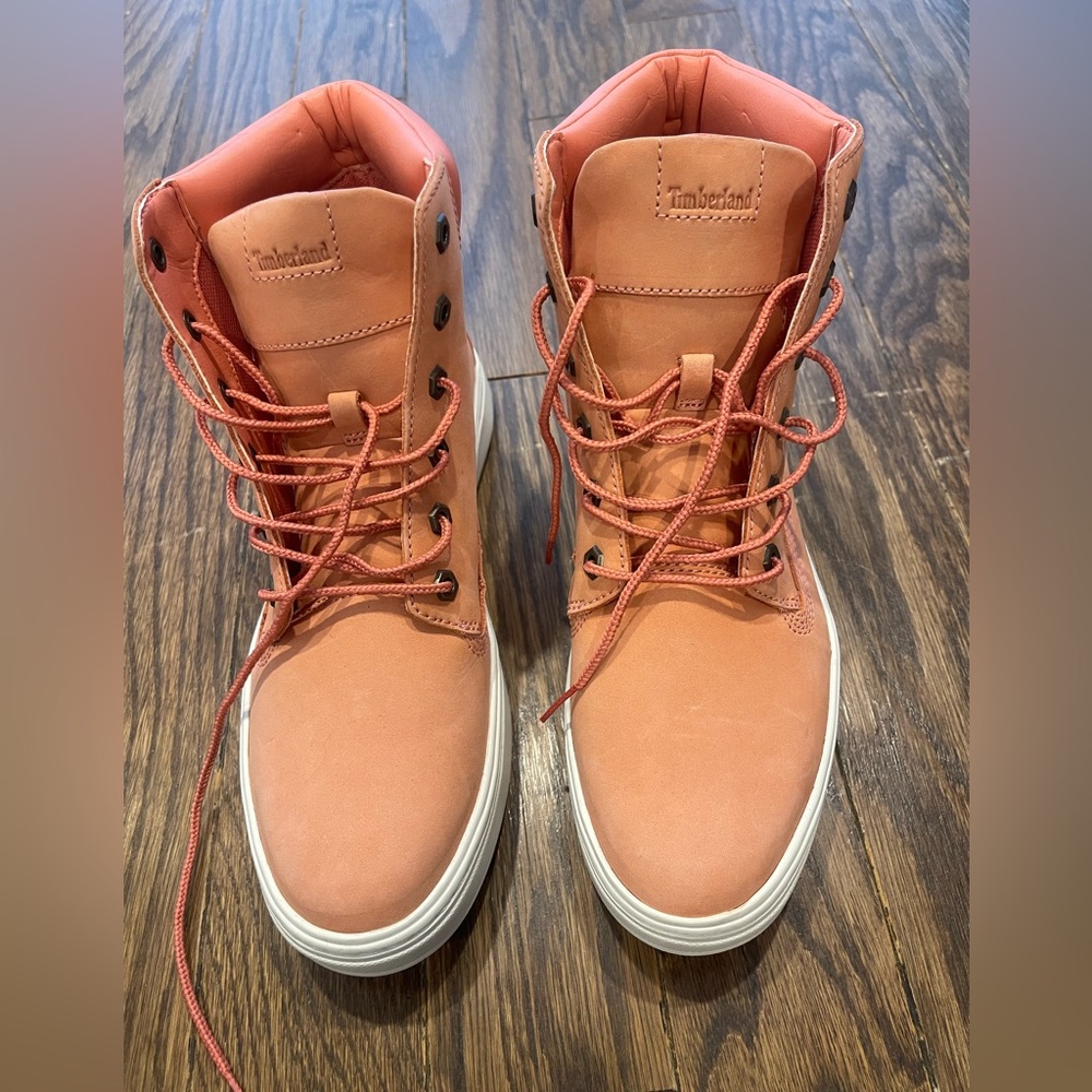 Timberland women’s size 9 baby pink boots